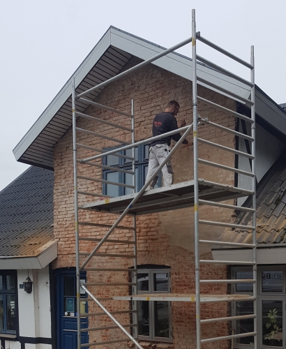 Murer til facaderenovering på Salling, herunder i Skive