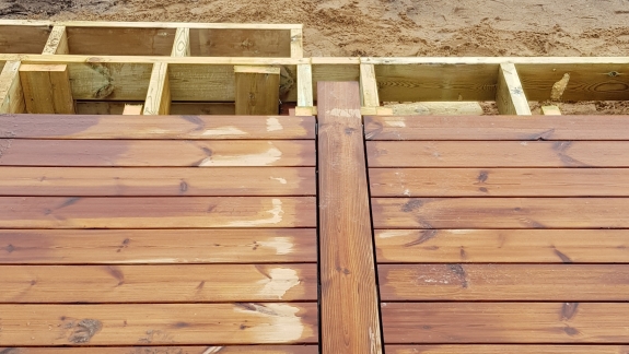 Træterrasse i Skive set fra oven med samlingsliste