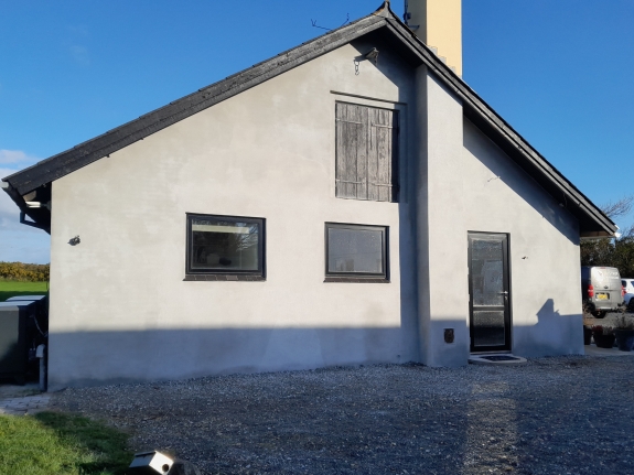 Vandskuring af hus i Spøttrup med færdig facade